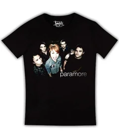 Paramore фото с лого на черной